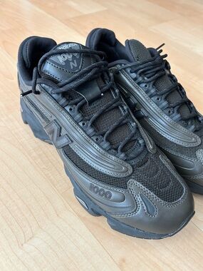 New Balance Men's 1000 Black Limited Japan Exclusive